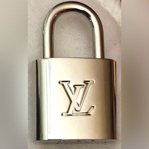 LV LOCK & KEYS 315